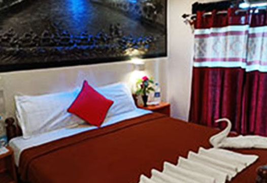 1 BED PREMIUM HOUSEBOAT